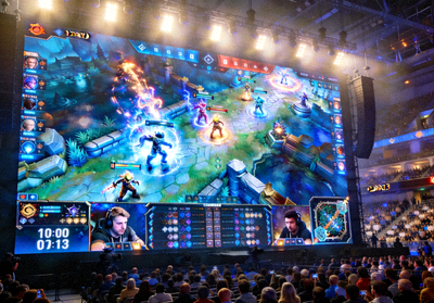 DOTA2 TI13国际邀请赛现场，巨型屏幕展示比赛实况